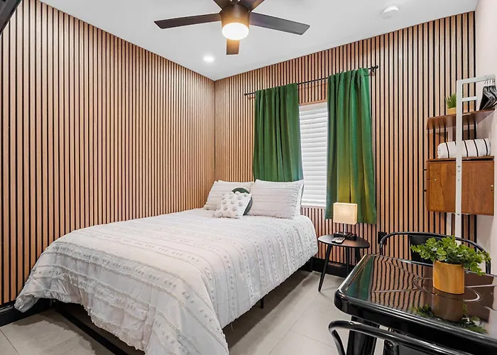 Baybreeze Apartments By Lowkl